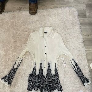 Women's White and Black Button-Up Top
